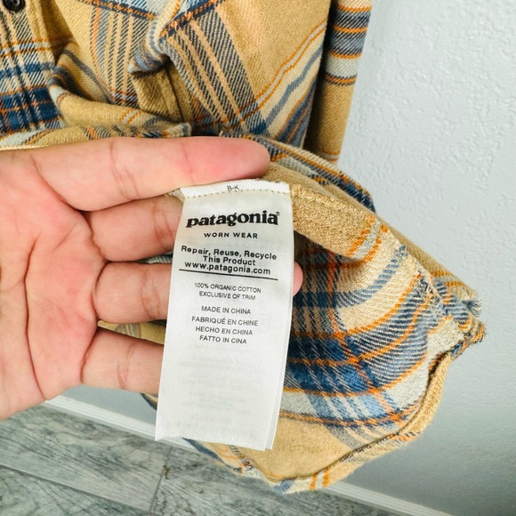Patagonia Men’s Yellow Blue Plaid Long Sleeve Button Down Shirt - Picture 5 of 7